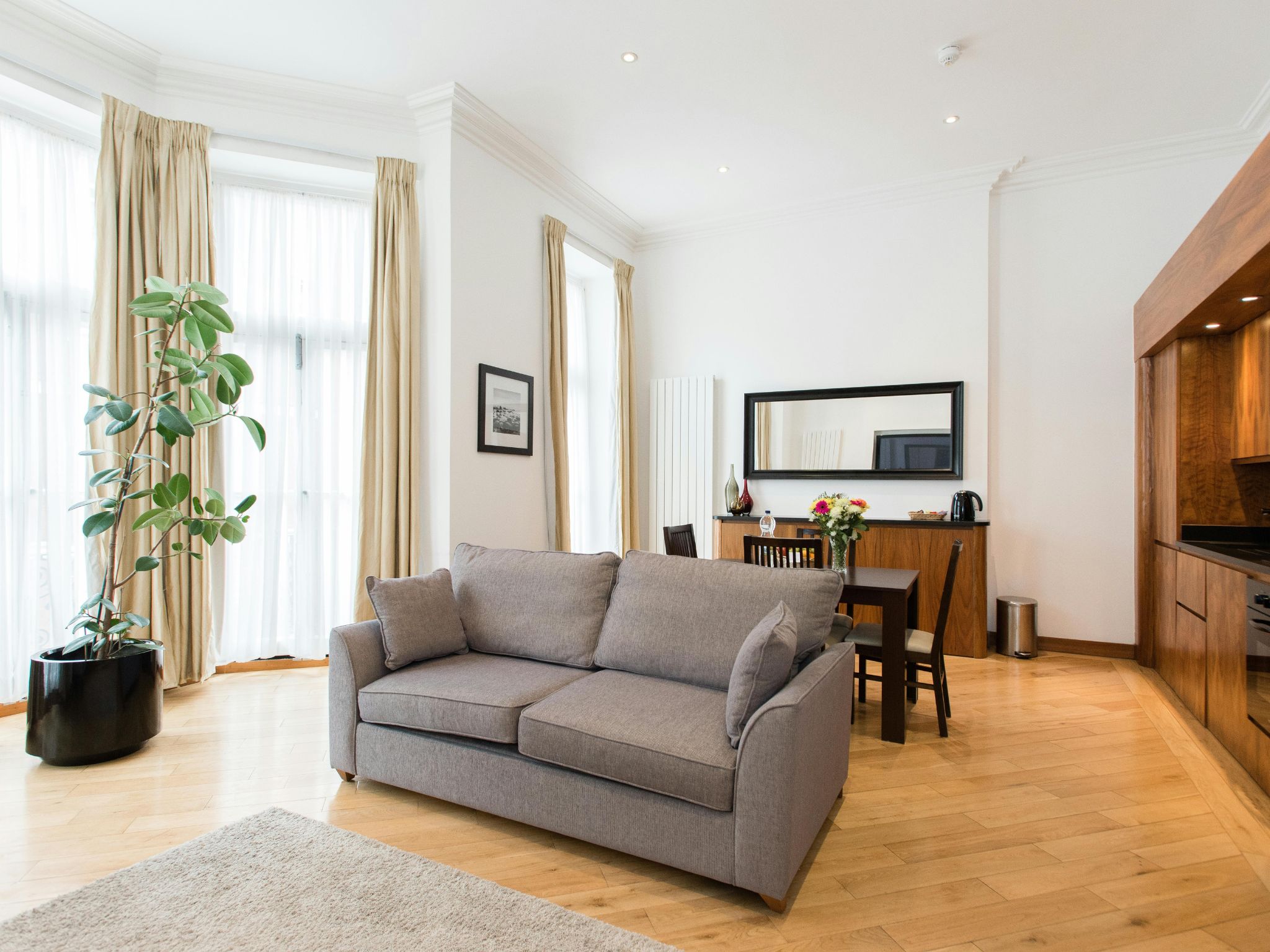 Bright 2 Bedroom Near Newcastle Business Park in Newcastle
